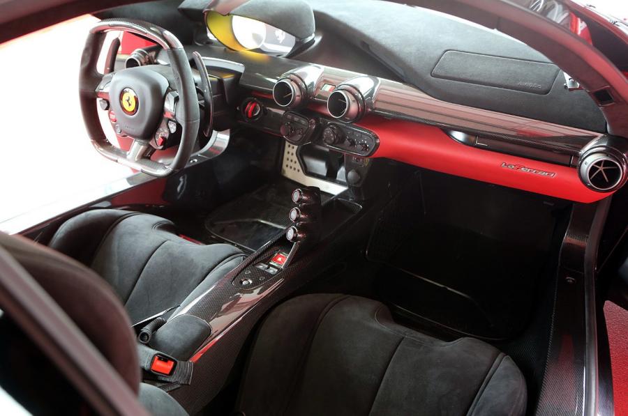  Ferrari LaFerrari 2015 года  (фото 43 из 56)